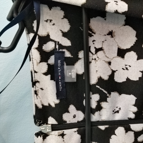 Tommy Hilfiger Black and White Graphic Crop Camisole - Picture 2 of 5